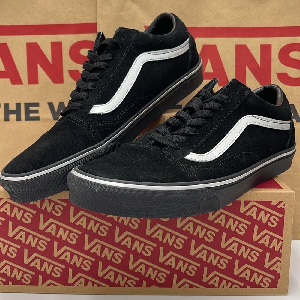 Vans Men’s Black and White Sneakers Old Skool
Metallic Black
VN000CTERMA - Picture 4 of 16